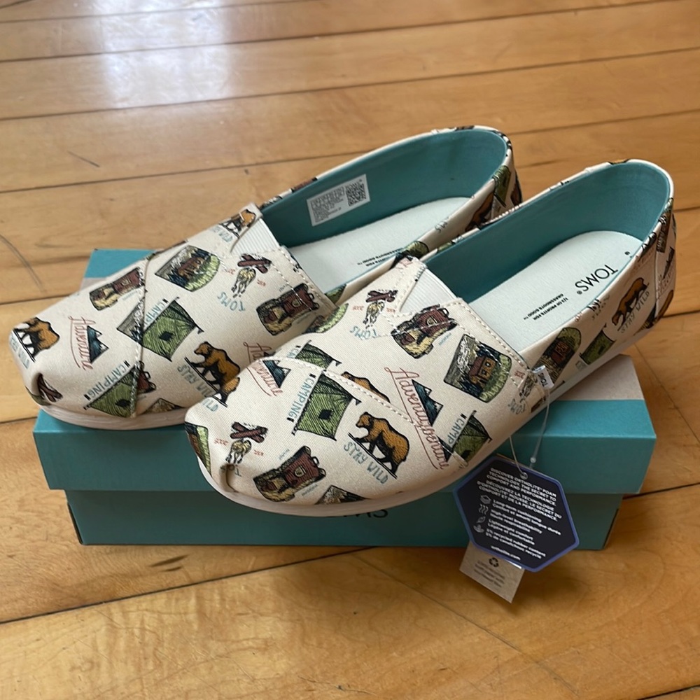 NWT Toms Alpargata shoes size 9 camping print